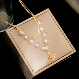 Set di Gioielli in Acciaio Inossidabile Placcato Oro 18K con Perle, Collana, Orecchini e Bracciale, Motivo Farfalla e <span class=keywords><strong>Lettera</strong></span> M K <span class=keywords><strong>D</strong></span> - Product Image 1