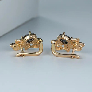 Elegant Flower Petal <b>Ear</b> <b>Cuff</b> <b>Earrings</b> For Women Floral Hoop <b>Earrings</b> Daily Wear Fashion Jewelry Wholesale - Product Image 4