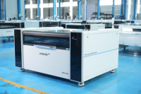 Máquina Láser CO2 con Mesa Elevadora, Protector de Tornillos y Diseño de Seguridad Estándar Europeo para el Procesamiento de Materiales Gruesos