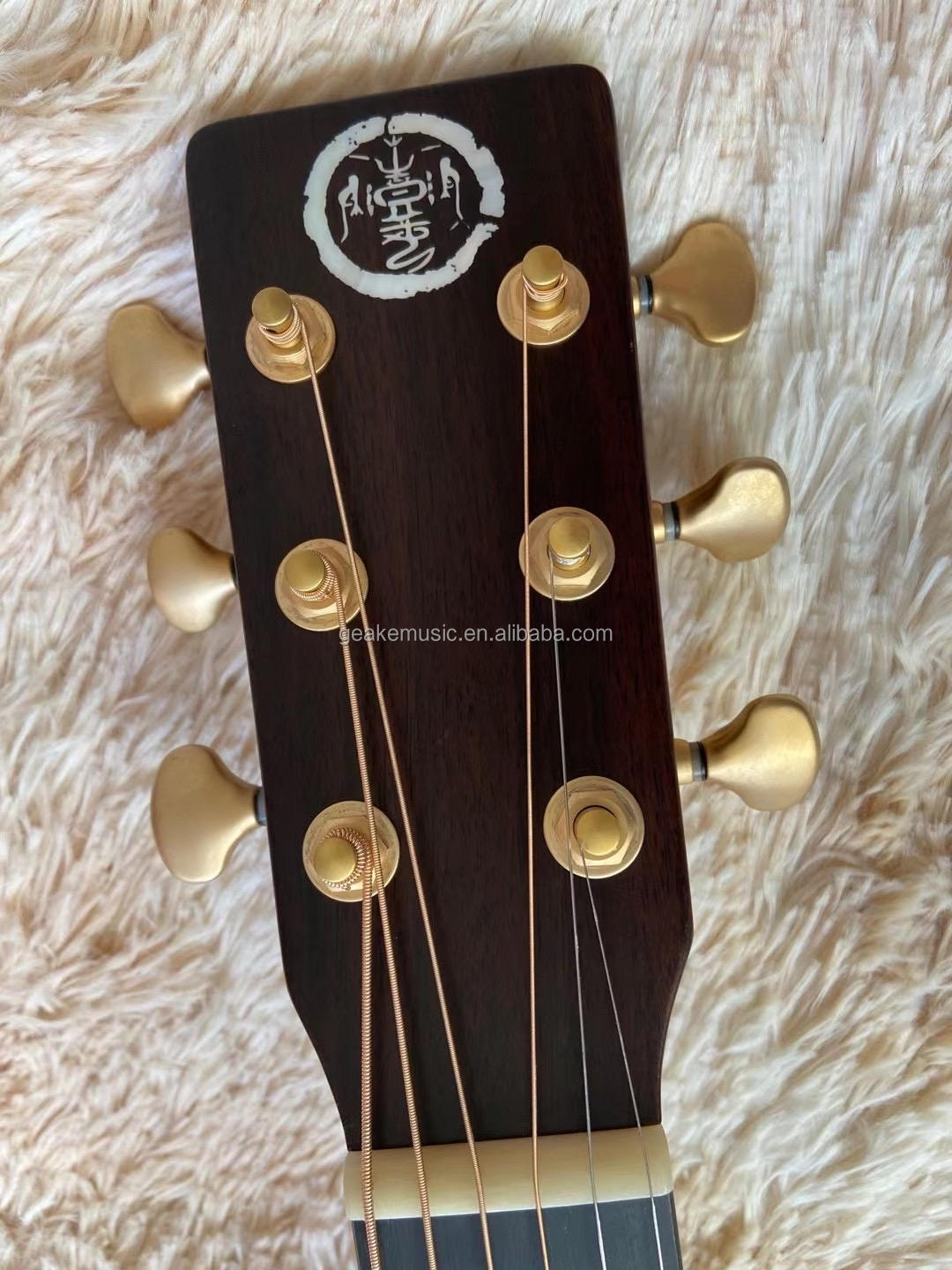 すべてソリッドスプルースローズウッドOMボディカスタム