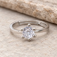 Zierlicher Runder Moissanit Verstellbarer Ring Flaches Band Abgerundete Krallen Minimalistischer Versprechensschmuck GRA 9K 10K 14K 18K Massivgold