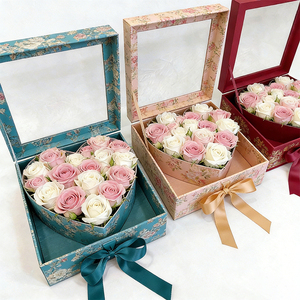 Scatola Regalo Personalizzata di Alta Qualità con Chiusura Magnetica per Bouquet Nuziale e Parrucche - Product Image 1