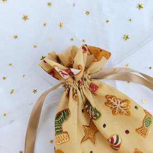 Pochette en coton écologique à estampage à chaud pour Noël, motif de dessin animé imprimé, emballage de bijoux artisanaux pour les promotions de fête - Product Image 2