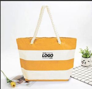 Sac de plage en toile imperméable personnalisé, cadeau idéal pour les anniversaires des femmes - Product Image 4