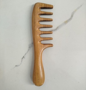 Peine de cuerno natural hecho a mano para el crecimiento del cabello, peinado suave y uso diario para hombres, mujeres y aseo de barba - Product Image 1