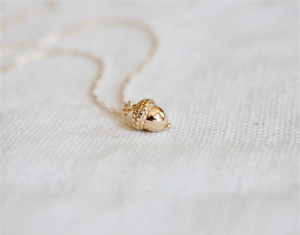 Abalorio de bellota chapado en oro, collar de bellota pequeña, cadena chapada en oro de 14K, collar de bellota, joyería minimalista, gran regalo - Product Image 1