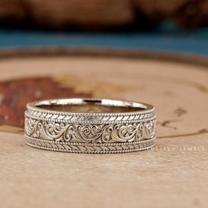 Anillo de diamantes de alta gama con un diseño intrincado y un brillo radiante para un uso imponente. - Product Image 6