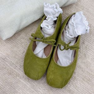 รองเท้าแมรี่เจนแบบผูกเชือก รุ่นใหม่ปี 2026  รองเท้าบัลเล่ต์หนังกลับสำหรับผู้หญิง ปลายเปิด พื้นนุ่ม สวมใส่สบาย - Product Image 5