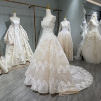 Robe de mariée coupe princesse en dentelle florale 3D, taille basque, traîne cathédrale, ivoire, 2026, perlée, sur mesure, vente en gros
