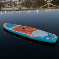 Nouvelle conception de planche à pagaie gonflable en PVC, SUP, équipement de jeu aquatique personnalisé, kits d'éclairage LED, capacité de 150 kg, 15-17 psi