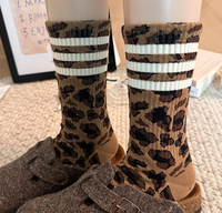 Chaussettes pour femmes en jacquard à rayures léopard, coton peigné 200N, douces et élégantes, pour les fêtes, le sport et l'usage quotidien, chaussettes amusantes personnalisées