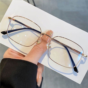 Fabricants <span class=keywords><strong>de</strong></span> <span class=keywords><strong>lunettes</strong></span>, vente en gros <span class=keywords><strong>de</strong></span> <span class=keywords><strong>lunettes</strong></span> carrées en <span class=keywords><strong>fil</strong></span> d'or anti-lumière bleue pour unisexe, verres en PC durables pour la lecture sur ordinateur - Product Image 5