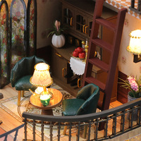 Rumah Boneka Arsitektur Vintage Miniatur Kayu Rakitan Tangan Buatan Seniman dengan Figurine