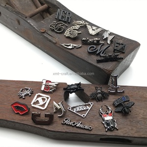 Etiqueta de logotipo de aleación de zinc en relieve 3D personalizada para accesorios de ropa pegatinas decorativas PRODUCCIÓN DE FÁBRICA - Product Image 6