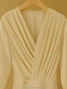 Abito da donna casual estivo OEM, plissettato, slim fit, in raso morbido, a vita alta, con maniche a risvolto, personalizzato, modello dritto - Product Image 4