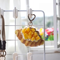 Kawaii simulatie fruit croissant sleutelhanger aardbei mango bosbes druif hanger 3D voedsel charme rugzak decor damesgeschenken
