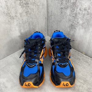 Calzado deportivo de lujo de alta calidad con diseño de marca de lujo, con material de malla transpirable y antideslizante. Disponible tanto para hombres como para mujeres. - Product Image 3