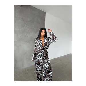 Mono de satén con estampado de leopardo para mujer, manga larga, cintura alta, estilo moderno para la calle, primavera verano - Product Image 1