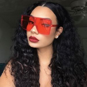 Gafas de Sol Cuadradas Extra Grandes de Color Caramelo de Lujo con Logotipo Personalizado, Gafas de Sol de Gran Tamaño con Montura Grande y Parte Superior Plana para Mujer - Product Image 1