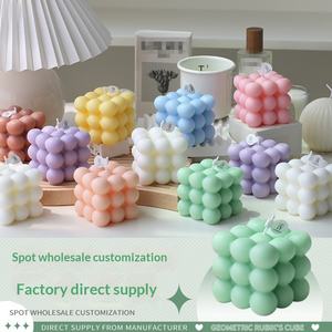 Vela Aromática Moderna Hecha a Mano con Forma de <span class=keywords><strong>Cubo</strong></span> de <span class=keywords><strong>Rubik</strong></span>, Aroma a Melocotón Blanco y Oolong, Cera de Soja y Parafina, Duración de 8-10 Horas - Product Image 2