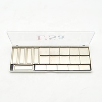Emballage de cosmétiques avec logo personnalisé OEM Palette de boîte de fard à paupières à couvercle transparent magnétique mat emballage de fard à paupières vide