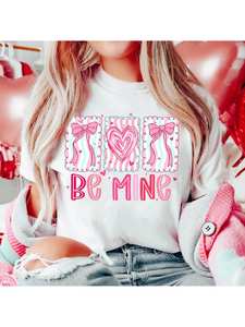 T-Shirt Comfort Colors 'Be Mine' per San Valentino, Stile Preppy con Cuore e Fiocco Stampati, Girocollo, Manica Corta, 100% Cotone, Primavera-Estate - Product Image 3
