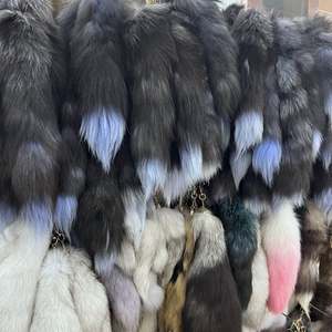 بيع بالجملة سلسلة مفاتيح بتعليقة ذيل ثعلب حقيقي طبيعي كبير ورقيق من الفرو عالي الجودة بتصميم مخصص لتزيين الحقيبة - Product Image 5