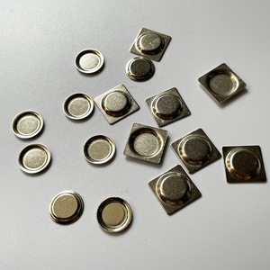 Porta credenciales magnético Hechi, cubierta cuadrada en blanco, acero inoxidable, imán de neodimio, accesorio de hardware para tarjetas de identificación - Product Image 1