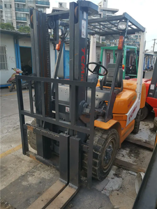 Montacargas Komatsu FD35 Usado de 3.5 Toneladas con Desplazamiento Lateral y Mástil Triple para Almacén CE EPA FD35 - Product Image 4