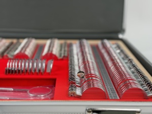 Ensemble de lentilles d'essai classiques TL-S30 à bord doré avec étui en aluminium, instrument d'examen visuel pour clinique d'optométrie - Product Image 5