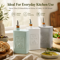 Bouteille distributrice d'huile d'olive en céramique rectangulaire personnalisée, bouteille de vinaigre avec bouchon et bec verseur en métal, fournisseur en gros OEM ODM