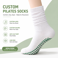 Chaussettes de Pilates et de Yoga OEM ODM pour femmes, antidérapantes avec semelle en silicone, logo personnalisé, chaussettes longues et souples, tricot jacquard, faible MOQ, fourniture directe usine