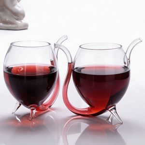 Verre <span class=keywords><strong>à</strong></span> cocktail et <span class=keywords><strong>à</strong></span> vin en verre soufflé <span class=keywords><strong>à</strong></span> la main transparent, motif écureuil vampire, 300 ml, avec paille longue incurvée, pour bar, pub et vaisselle de table - Vente en gros - Product Image 1