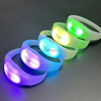 Bracelet LED en silicone, lumière clignotante, bracelet rythmique activé par le son