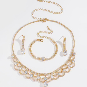 Elegantes Conjuntos de Joyería de Moda para Fiestas Nocturnas - Venta al por Mayor de Pendientes de Cobre con Diamantes de Imitación, Collares y Accesorios para Novias en Oro/Plata - Product Image 2