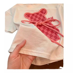 Completo estivo da ragazza in stile coreano, alla moda, due pezzi: T-shirt casual con stampa cartoon e <span class=keywords><strong>pantaloni</strong></span> a trombetta in tessuto pettinato, stile occidentale. - Product Image 5