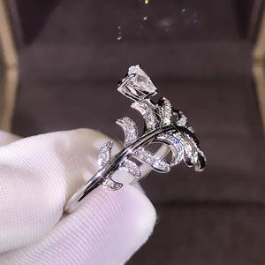 Anello da Donna in Oro Bianco con Diamante Naturale Taglio a Pera, Colore G, Design a Foglia Scintillante, Anello di Fidanzamento T0854 - Product Image 5