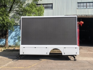 Ngoài trời đầy đủ màu sắc kỹ thuật số 3-Sided LED di động quảng cáo hiển thị bảng điều khiển đăng nhập Màn hình IP65 đánh giá xe tải biển quảng cáo cho bán - Product Image 4