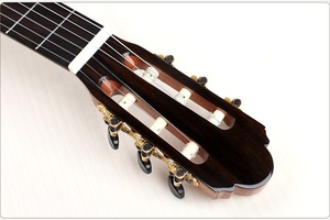กีตาร์คลาสสิกคุณภาพสูง ขนาด 4/4 สายไนลอน ตัวบอดี้ไม้แท้ทั้งตัว - Product Image 2