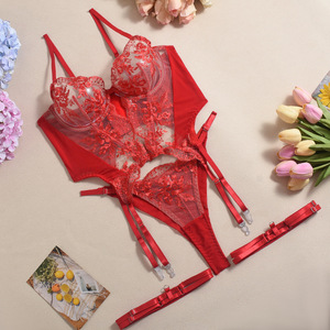 Комплект нижнего белья из трех предметов с вышивкой - Product Image 6