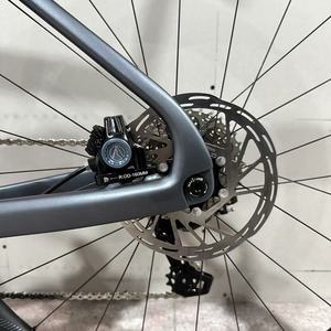 Vélo <span class=keywords><strong>de</strong></span> route à cadre rigide en fibre <span class=keywords><strong>de</strong></span> carbone ShiMa-no 105DI2 OEM, 700C, 24 vitesses, frein à disque hydraulique, léger, super léger, pour la course - Product Image 2