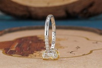 Elegante Anillo de Lujo Hecho a Mano con Tres Diamantes Amarillos Radiantes Cultivados en Laboratorio, Oro Sólido de 14 Quilates, Certificado IGI, Claridad VS+