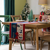 Chemin de table de Noël YINUAN avec pompons, motif rennes et nœuds, en polyester, pour la décoration de table de fête