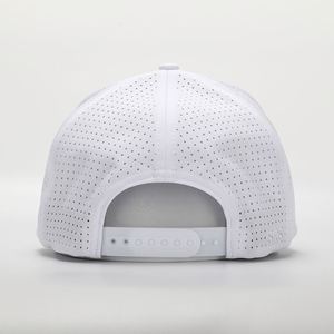 Casquettes de baseball personnalisées de haute qualité à 7 panneaux, en caoutchouc blanc, avec logo imprimé, visière incurvée, fermeture à pression, découpe au laser, trous perforés - Product Image 5