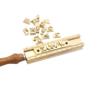 แผ่นพิมพ์ตัวอักษรทองแดงแบบกำหนดเอง 26 ตัวอักษร ตัวเลข สัญลักษณ์ DIY แบบ T-Slot - Product Image 1
