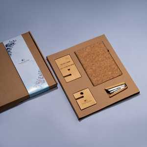 Set de Regalo Empresarial de Bambú de Alta Gama, Incluye Soporte <span class=keywords><strong>para</strong></span> Teléfono, Engrapadora, Marcapáginas Plantable y Cuaderno con Cubierta de Corcho - Product Image 1