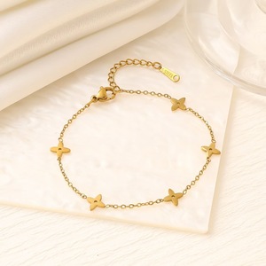 Bracelet pour femme tendance - Acier inoxydable doré avec pendentif cœur, étoile, lune - Bracelet polyvalent et populaire, idéal comme cadeau - Product Image 2