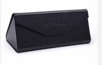 Boîte à lunettes avec logo en cuir de taille personnalisée ensemble d'étuis triangulaires pliables faits à la main étui à lunettes triangle noir étui à lunettes de soleil