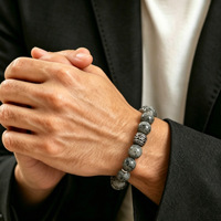 Herren Naturstein Perlenarmband 10mm Grauer Stein Dehnbares Kordelarmband mit Edelstahl-Anhänger