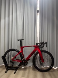 Saison de cyclisme April Cherry Blossom : Obtenez GRATUITEMENT des pédales clipless avec une évaluation positive Sh Imano <span class=keywords><strong>105</strong></span>, vélo de route en carbone aérodynamique. - Product Image 4